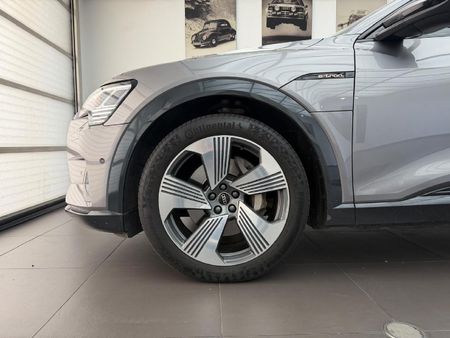 2022-Audi-e-tron-55-Advanced_2