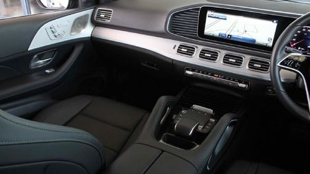 2025-Mercedes-Benz-GLE-300d-4Matic_9