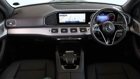 2025-Mercedes-Benz-GLE-300d-4Matic_10