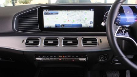 2025-Mercedes-Benz-GLE-300d-4Matic_11