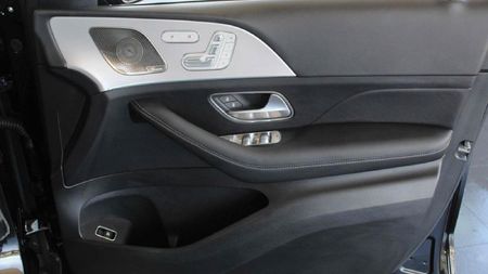 2025-Mercedes-Benz-GLE-300d-4Matic_13