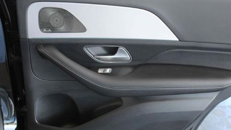 2025-Mercedes-Benz-GLE-300d-4Matic_14