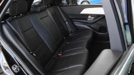 2025-Mercedes-Benz-GLE-300d-4Matic_16