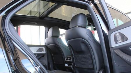 2025-Mercedes-Benz-GLE-300d-4Matic_17