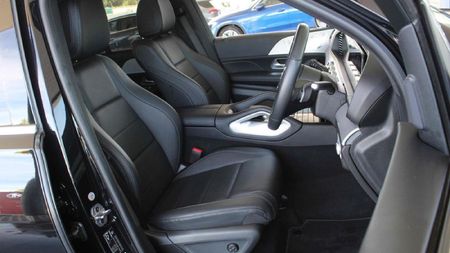 2025-Mercedes-Benz-GLE-300d-4Matic_18