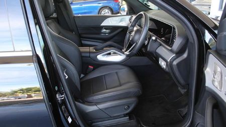 2025-Mercedes-Benz-GLE-300d-4Matic_19
