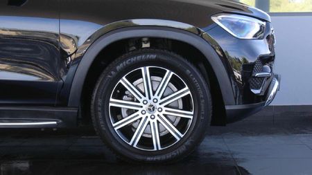 2025-Mercedes-Benz-GLE-300d-4Matic_22