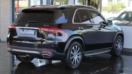2025-Mercedes-Benz-GLE-300d-4Matic_2