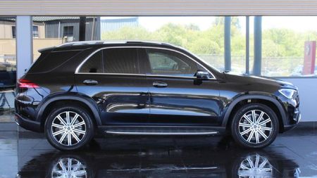 2025-Mercedes-Benz-GLE-300d-4Matic_3