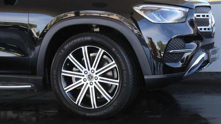 2025-Mercedes-Benz-GLE-300d-4Matic_5