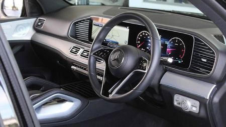 2025-Mercedes-Benz-GLE-300d-4Matic_8