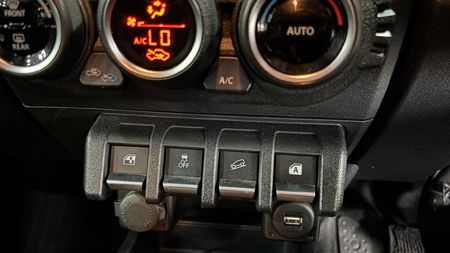 2022-Suzuki-Jimny-15-GLX-Auto_9