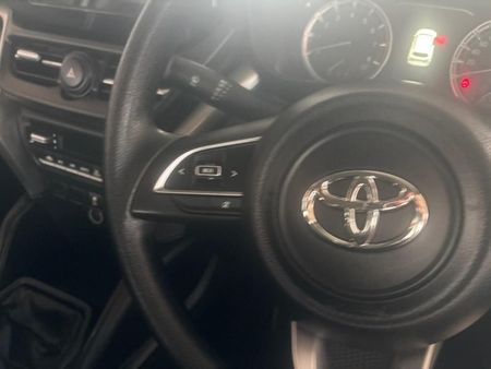 2025-Toyota-Urban-Cruiser-15-XS_15