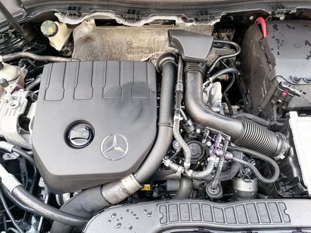 2021-Mercedes-Benz-GLA-200-AMG-LINE-AUTO_9