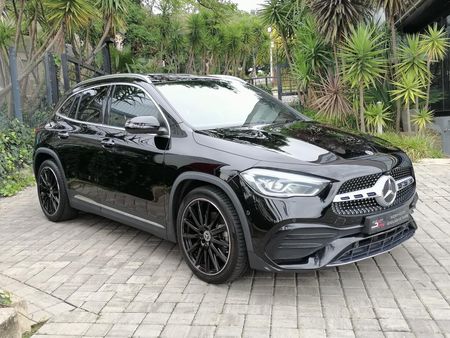 2021-Mercedes-Benz-GLA-200-AMG-LINE-AUTO_1