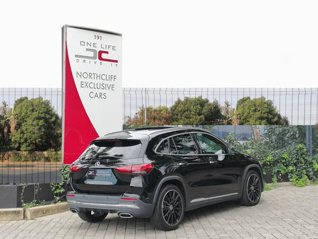 2021-Mercedes-Benz-GLA-200-AMG-LINE-AUTO_2