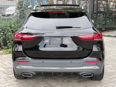 2021-Mercedes-Benz-GLA-200-AMG-LINE-AUTO_3