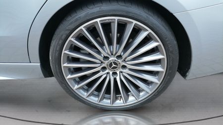 2022-Mercedes-Benz-C-Class-C-220d-Auto_8