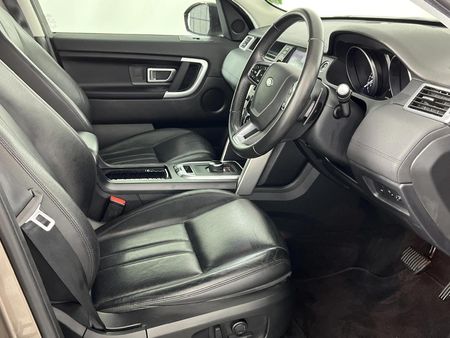 2017-Land-Rover-Discovery-Sport-20-Si4-SE_9