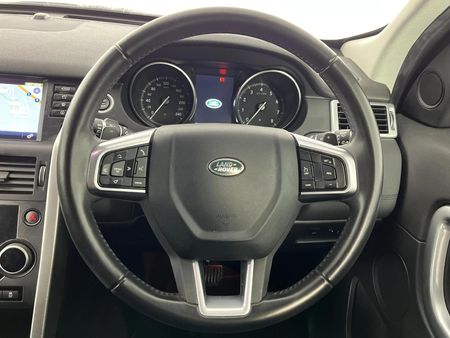 2017-Land-Rover-Discovery-Sport-20-Si4-SE_12