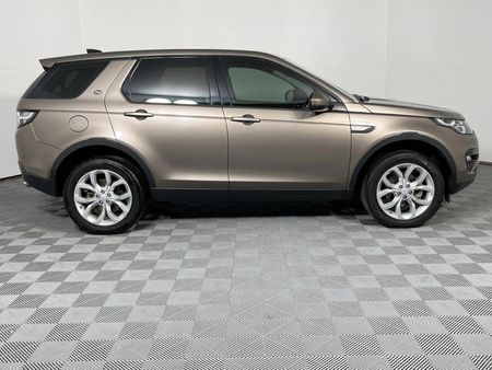 2017-Land-Rover-Discovery-Sport-20-Si4-SE_17