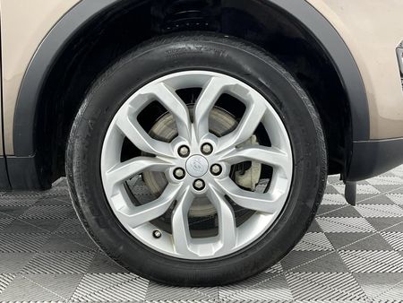 2017-Land-Rover-Discovery-Sport-20-Si4-SE_5
