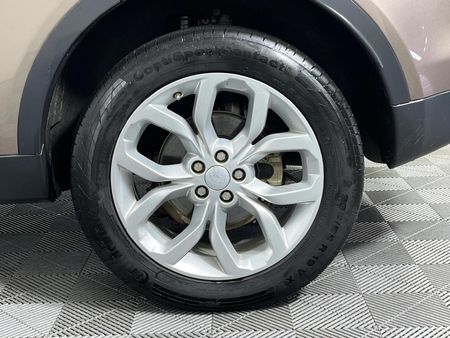 2017-Land-Rover-Discovery-Sport-20-Si4-SE_6