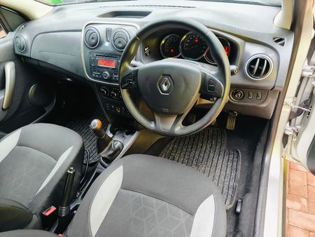 2016-Renault-Sandero-900T-Stepway_3