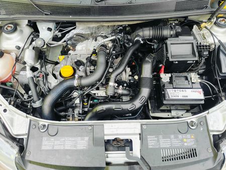 2016-Renault-Sandero-900T-Stepway_6