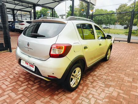 2016-Renault-Sandero-900T-Stepway_7