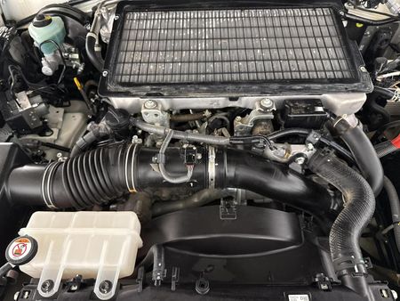 2022-Toyota-Land-Cruiser-79-45-D-70th-Edition-Single-Cab_10