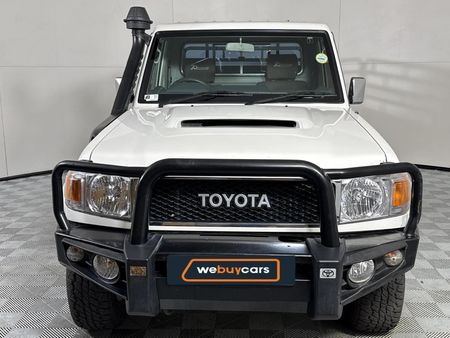 2022-Toyota-Land-Cruiser-79-45-D-70th-Edition-Single-Cab_11