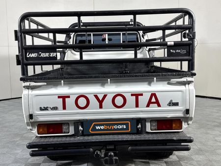 2022-Toyota-Land-Cruiser-79-45-D-70th-Edition-Single-Cab_14