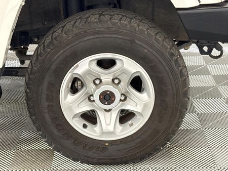 2022-Toyota-Land-Cruiser-79-45-D-70th-Edition-Single-Cab_2