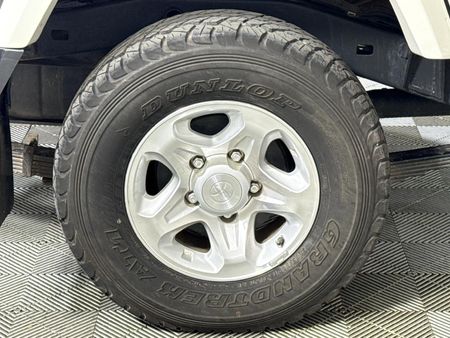 2022-Toyota-Land-Cruiser-79-45-D-70th-Edition-Single-Cab_5