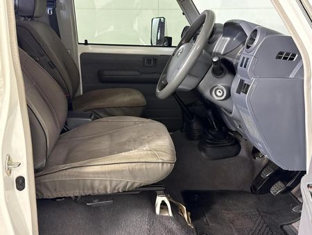 2022-Toyota-Land-Cruiser-79-45-D-70th-Edition-Single-Cab_7