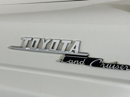 2022-Toyota-Land-Cruiser-79-45-D-70th-Edition-Single-Cab_8