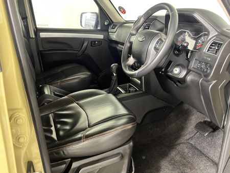 2023-Mahindra-Pik-Up-22-mHawk-S11-Dawn-4x4-Auto-Double-Cab_9