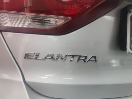 2017-Hyundai-Elantra-16-Executive-Auto_11