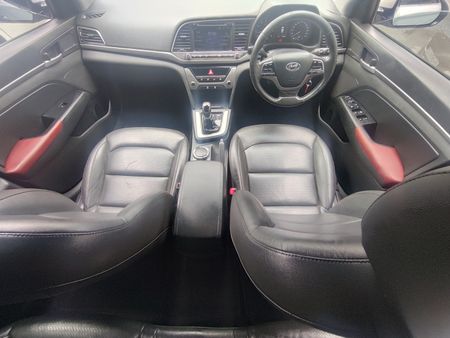 2017-Hyundai-Elantra-16-Executive-Auto_18