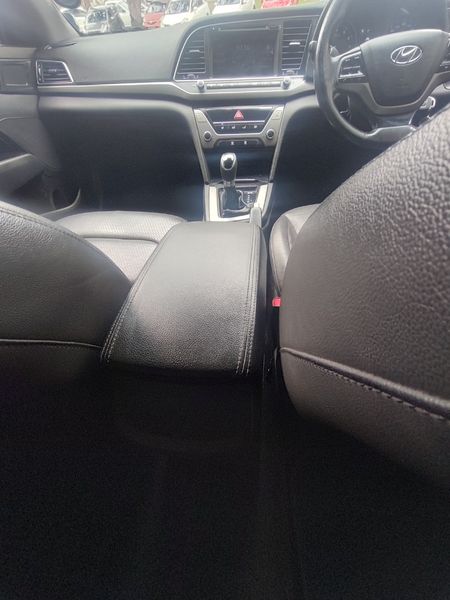 2017-Hyundai-Elantra-16-Executive-Auto_21
