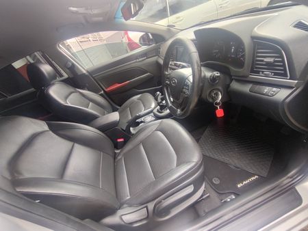 2017-Hyundai-Elantra-16-Executive-Auto_24