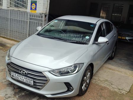 2017-Hyundai-Elantra-16-Executive-Auto_3