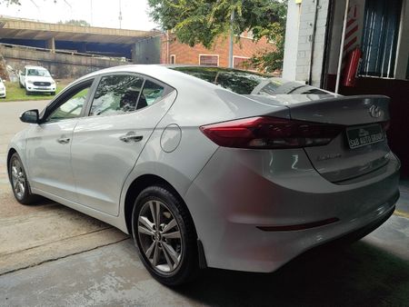 2017-Hyundai-Elantra-16-Executive-Auto_8