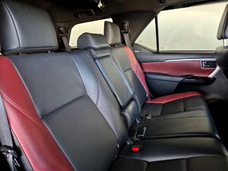 2024-Toyota-Fortuner-28-GD-6-4x4-VX-Auto_9