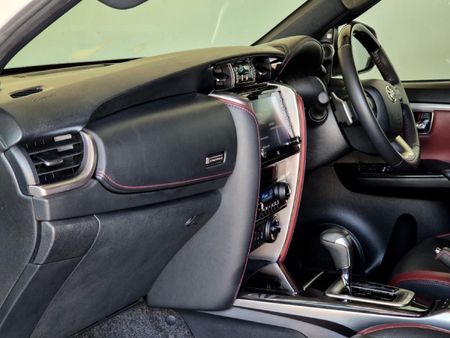 2024-Toyota-Fortuner-28-GD-6-4x4-VX-Auto_13