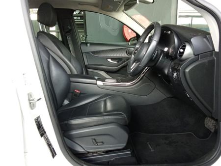 2019-Mercedes-Benz-GLC-300d-4Matic_10
