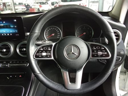 2019-Mercedes-Benz-GLC-300d-4Matic_11