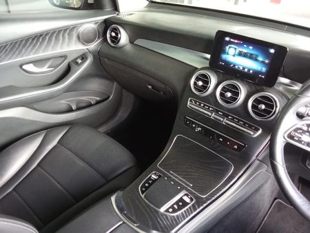 2019-Mercedes-Benz-GLC-300d-4Matic_13
