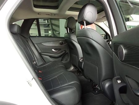 2019-Mercedes-Benz-GLC-300d-4Matic_14